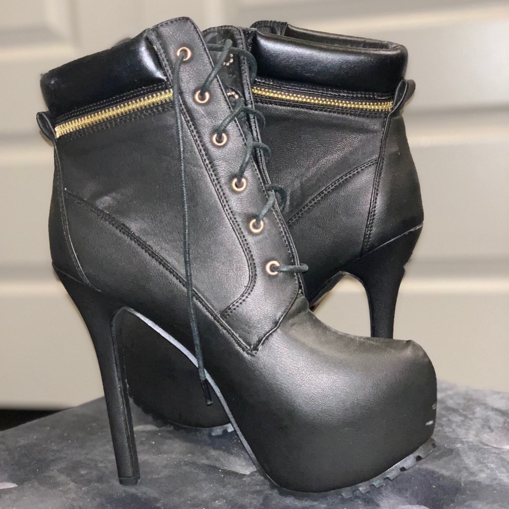 Bella Marie| Black Platform Booties| Size 9